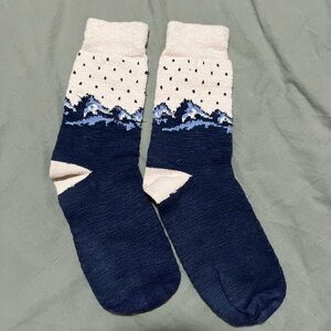 American Eagle Outfitters Navy and Cream Mountain Socks